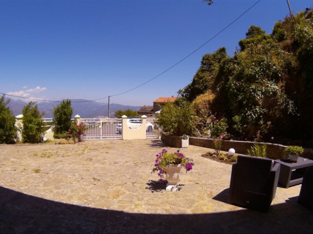 Villa emmony